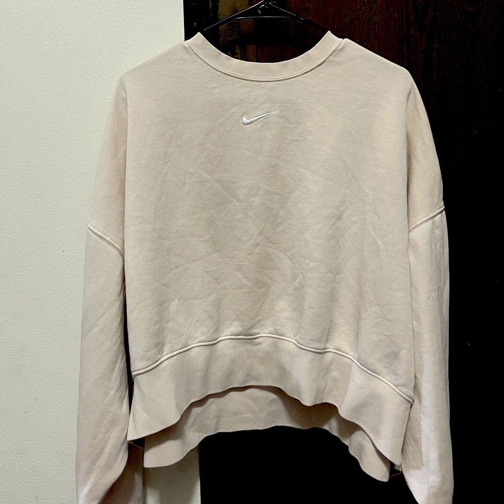 Nike Women's Sportswear Essentials Oversized Fleece Crewneck Sweatshirt